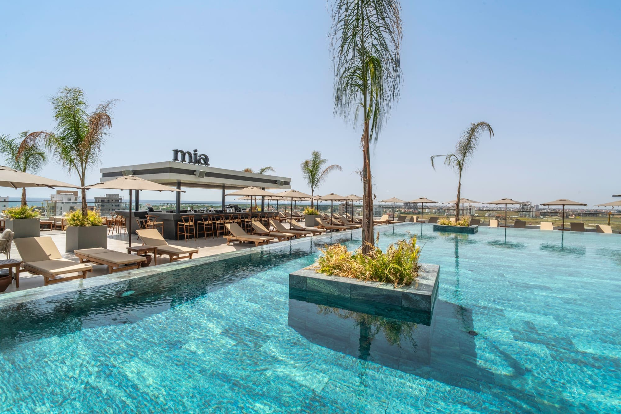 Kıbrıs Life — Roof Top Havuz